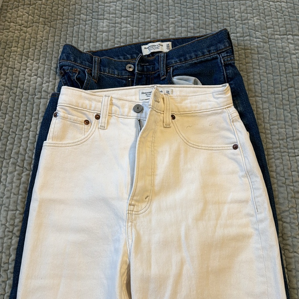 2 Curve Love Ultra High Rise Ankle Straight Jean (Blue and white)